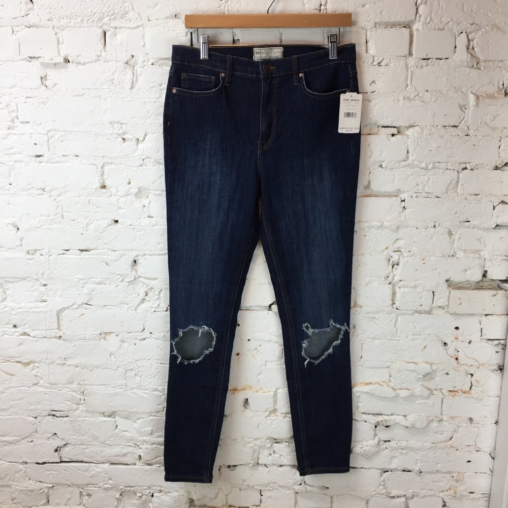 𖧷 SOLD 𖧷 Free People || Busted Knee High Rise Skinny Jean - Picture 3 of 8